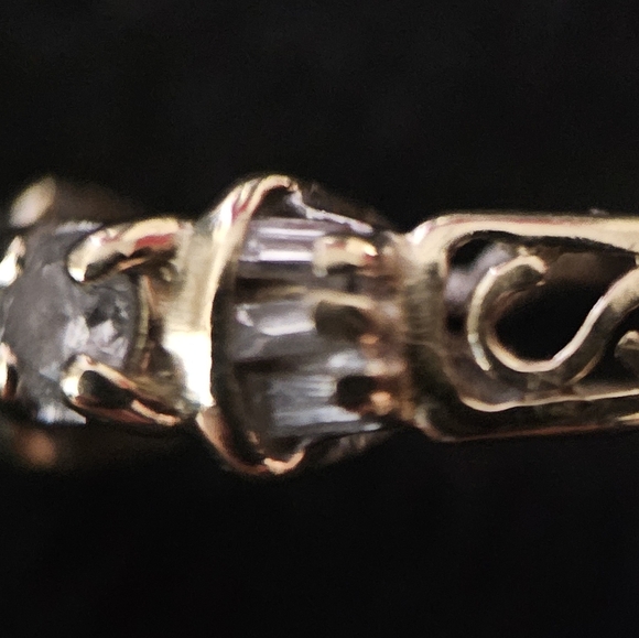 14k Solid Gold Vintage Diamond Ring - Picture 5 of 14